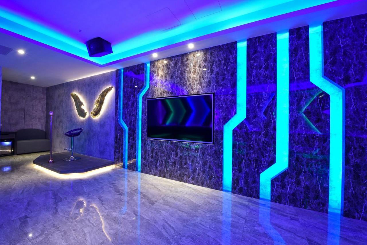 W3 Motel Luzhu Εξωτερικό φωτογραφία